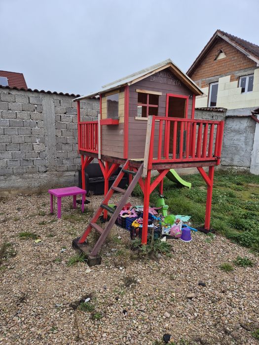 Casuta cu tobogan