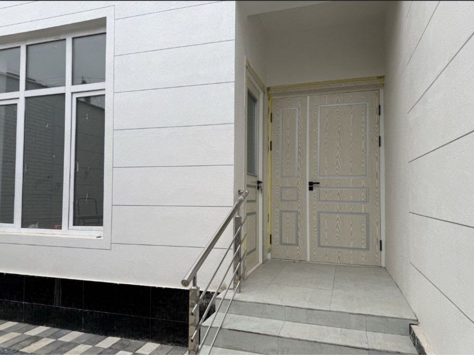 Uy sotiladi 2 etajlik 1.5 sotik pishgan gishtdan qurilgan