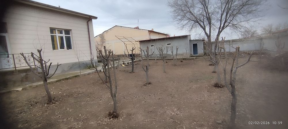 Yashash uchun tayyor uy sotiladi