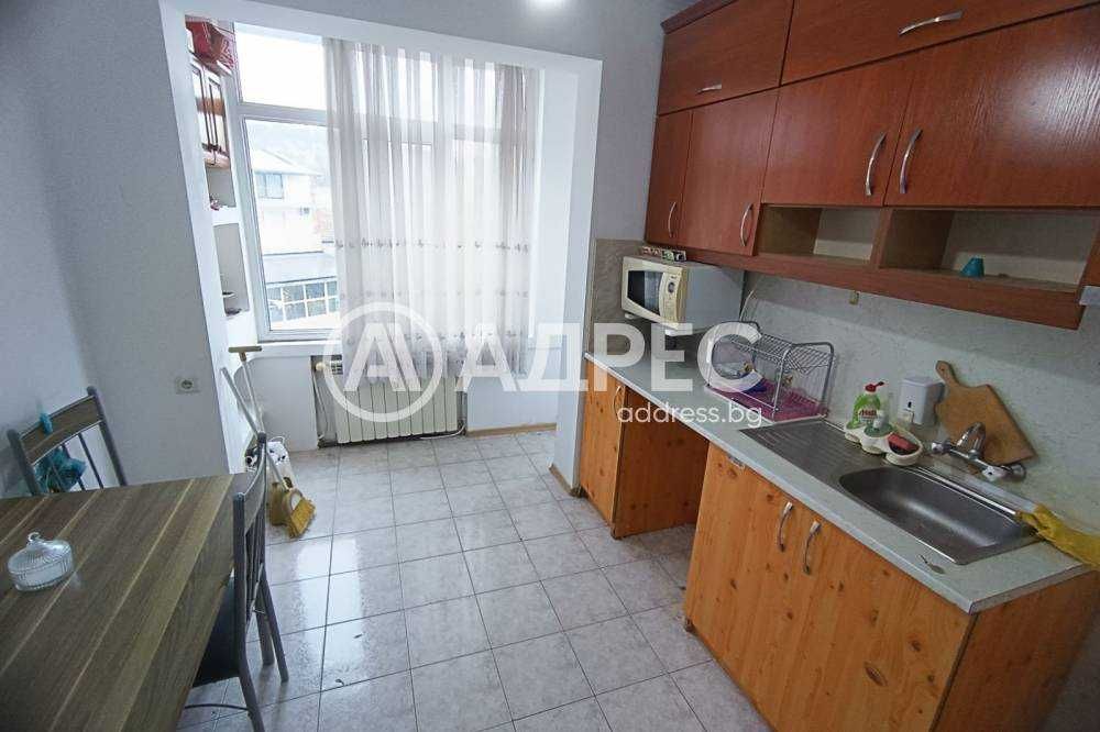 Продава се Двустаен апартамент в Разград, Център - 54 кв.м за 841 €/кв.м - Снимка #4