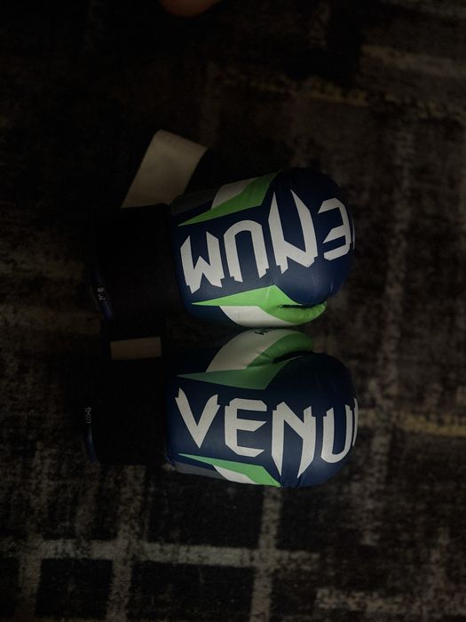 Боксерские перчатки