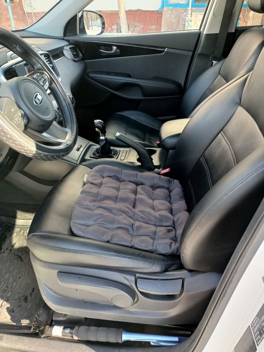 Продам машину кио соренто 2015г