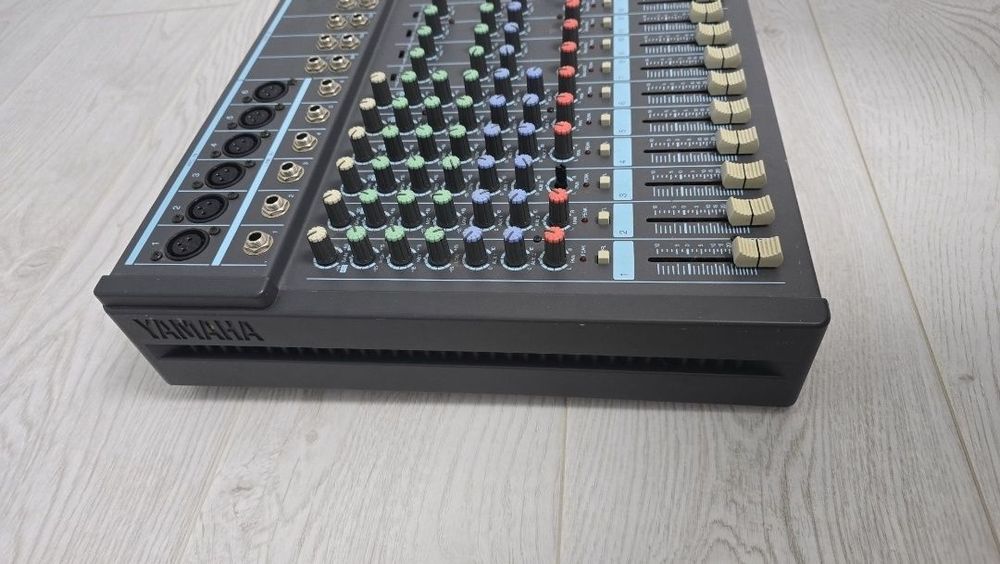 Mixer Yamaha MM1402