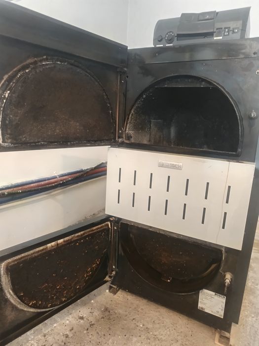 Vând centrală pe lemne Bosch stare de funcționare perfectă uzată doar doi ani!