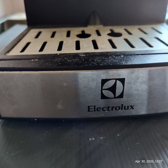 Съдомиялна машина Ariston Hotpoint 60см. и подарък!.