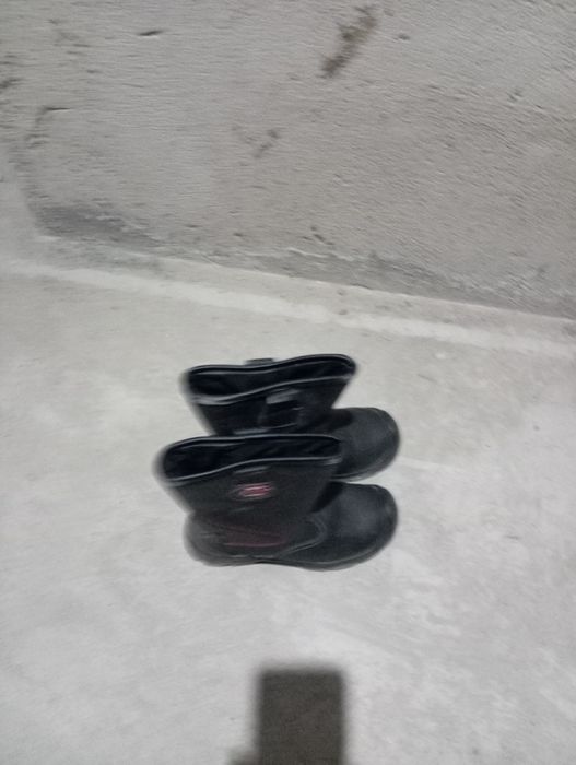 Продам спец.ботинки летние