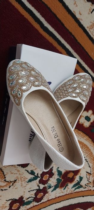 Аёллар   туфлиси