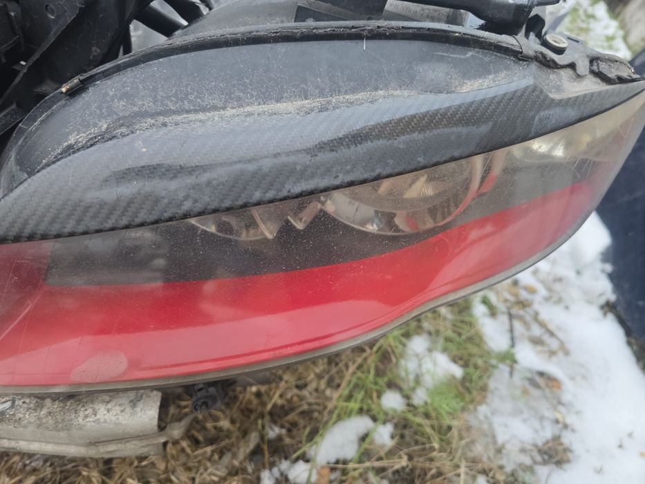 Faruri Audi A4 b7 cu ploape si interior rosu.