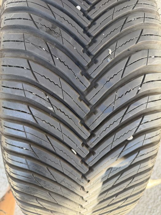 Автомобилна гума 235/ 50 R19 всесезонна
