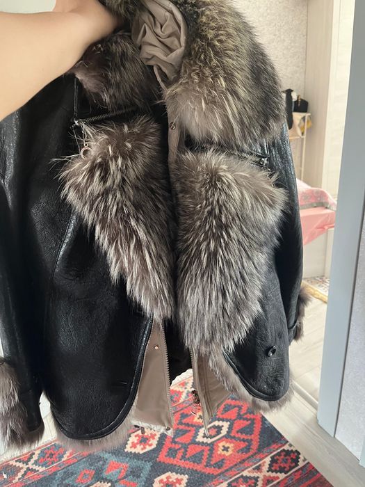 Подам дубленку с песцом