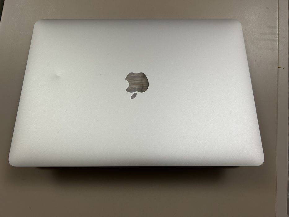 Macbook Air M1 sotiladi.