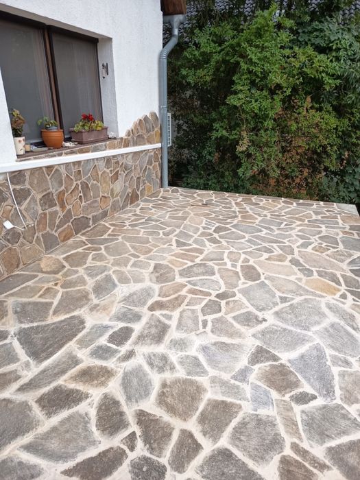 Case la roșu, Consolidări, Demolări, Fațade