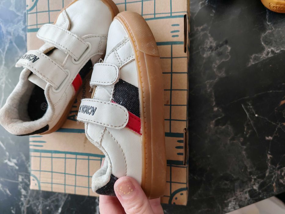 Кецове маратонки adidas и action boy 23