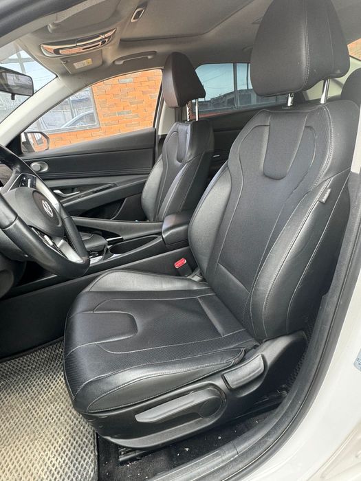 Машина Hyundai Elantra 2023