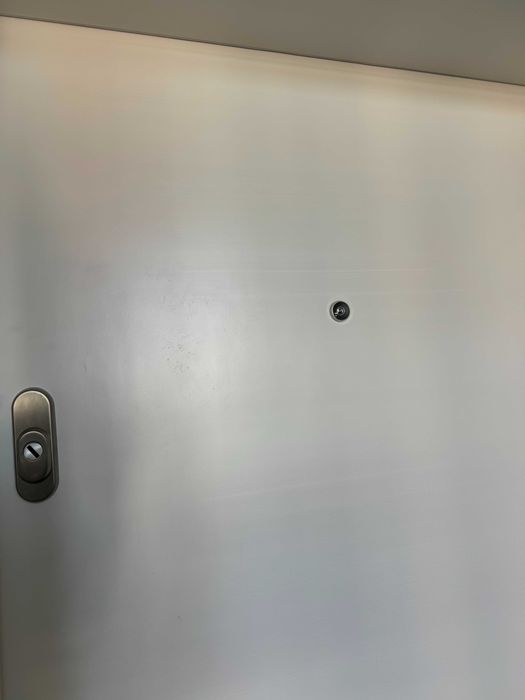 Входна врата за апартамент