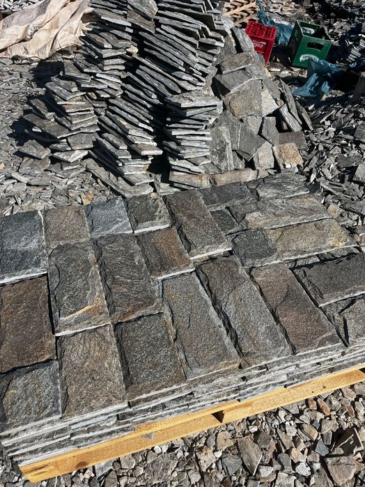 Металик оформен гнайс за облицовка