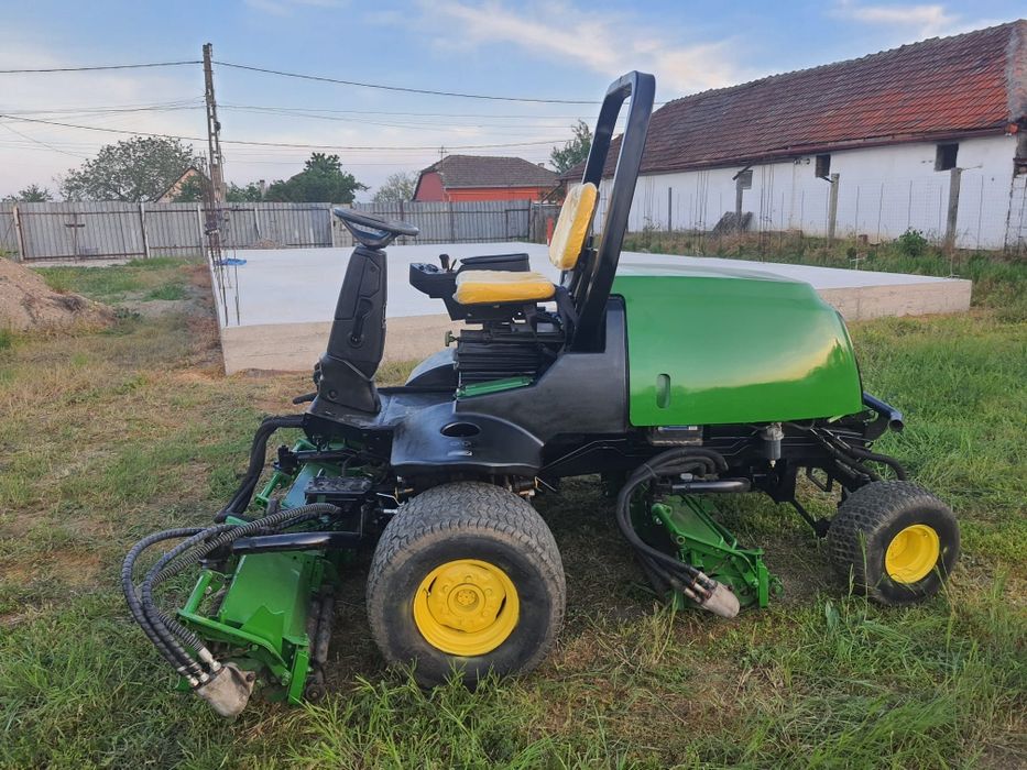 John Deere 3235C tractor tuns gazon iarba

Motor Yanhmar diesel în 3 p