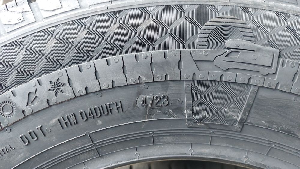 Нови гуми 215 70 15 CP Continental 2 броя