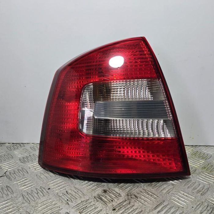 Stop aripa stanga Skoda Octavia 2 facelift