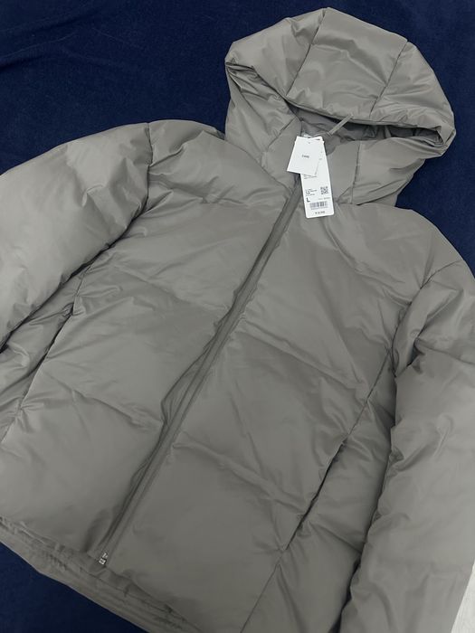 Юникло куртка с капюшоном пух