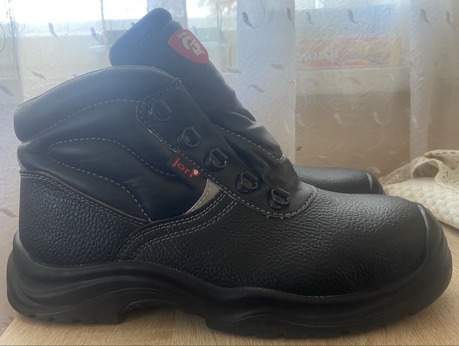 Работни обувки с бомбе