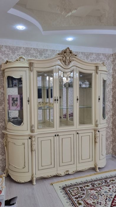 Сервант с комодом