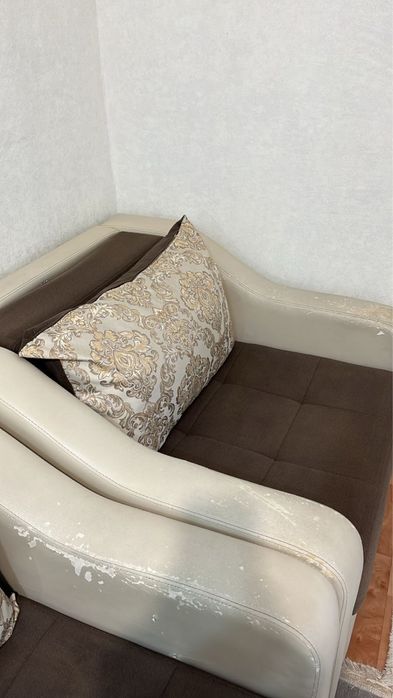 Диван с креслом