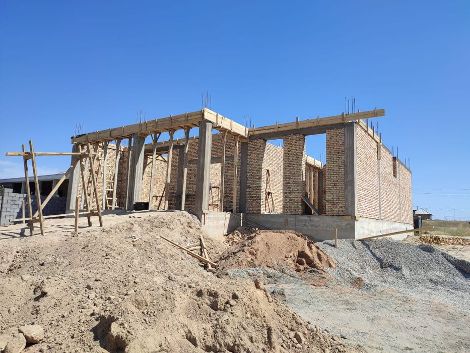 Строительны бригада клатка крыша