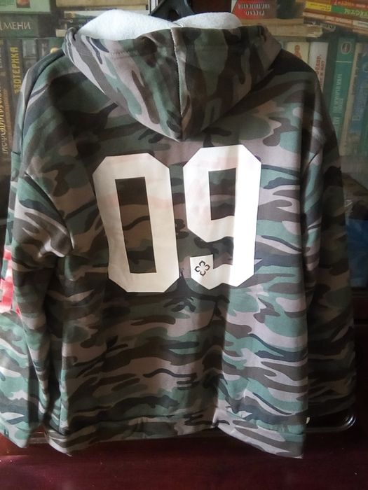 Продам кофту на замке зипхуди