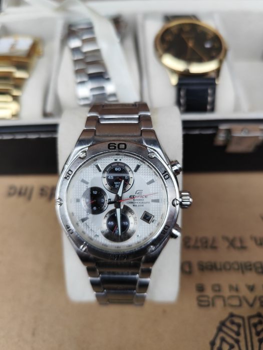 Часовници по договарян всички работещи .