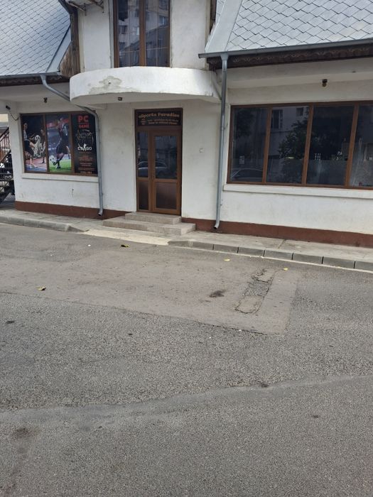 Inchiriez spatiu comercial