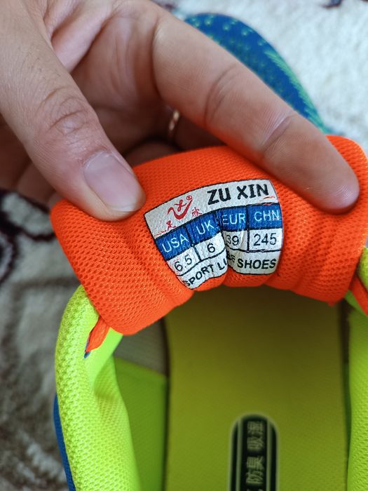 Кроссовки размер 39