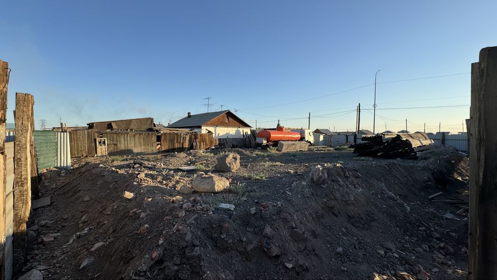 Продам землю с постройкой