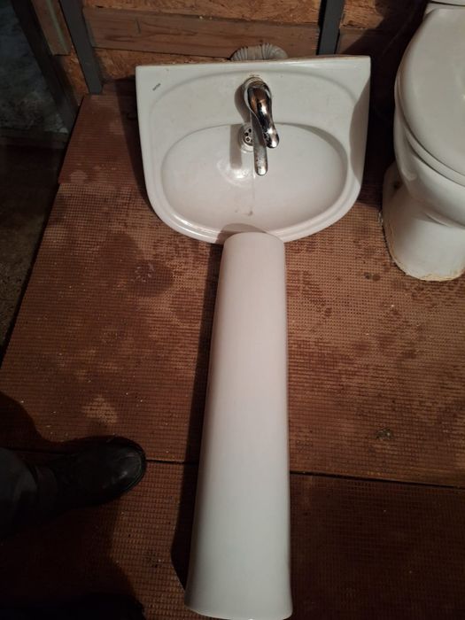 Продам унитаз и раковину