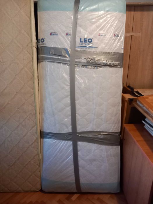 Продавам легло, гардероб, скрин и кухненски шкаф