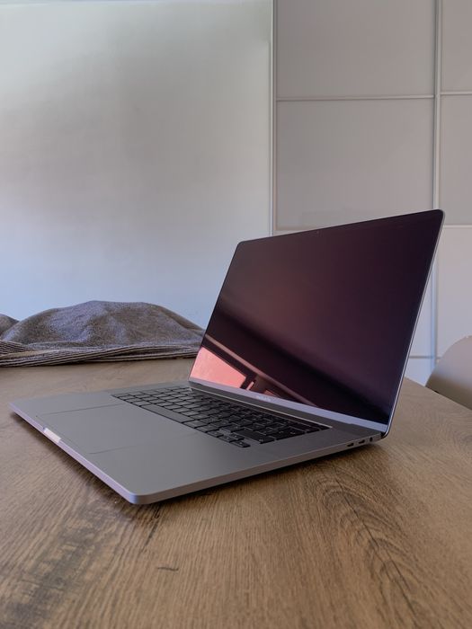 Apple Macbook Pro 16 A2141 i9 64GB DDR4, 2TB NVME, AMD 5600M 8GB
