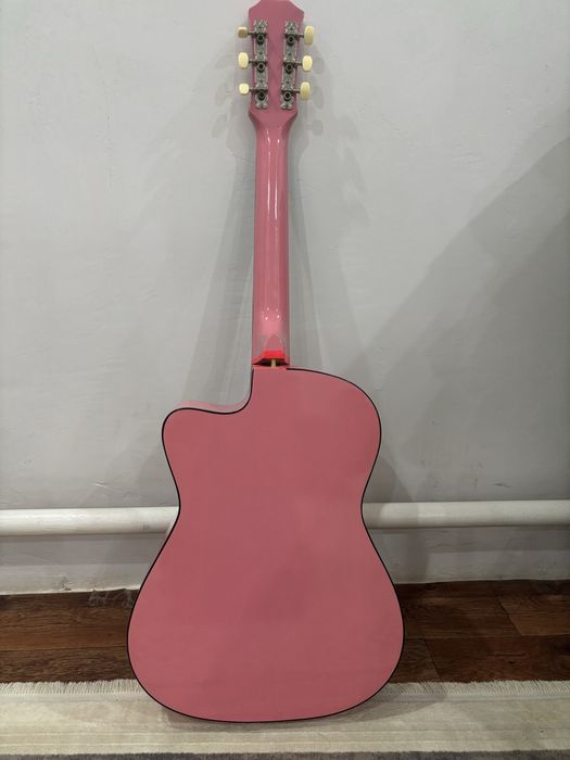 Продаю акустическую гитару