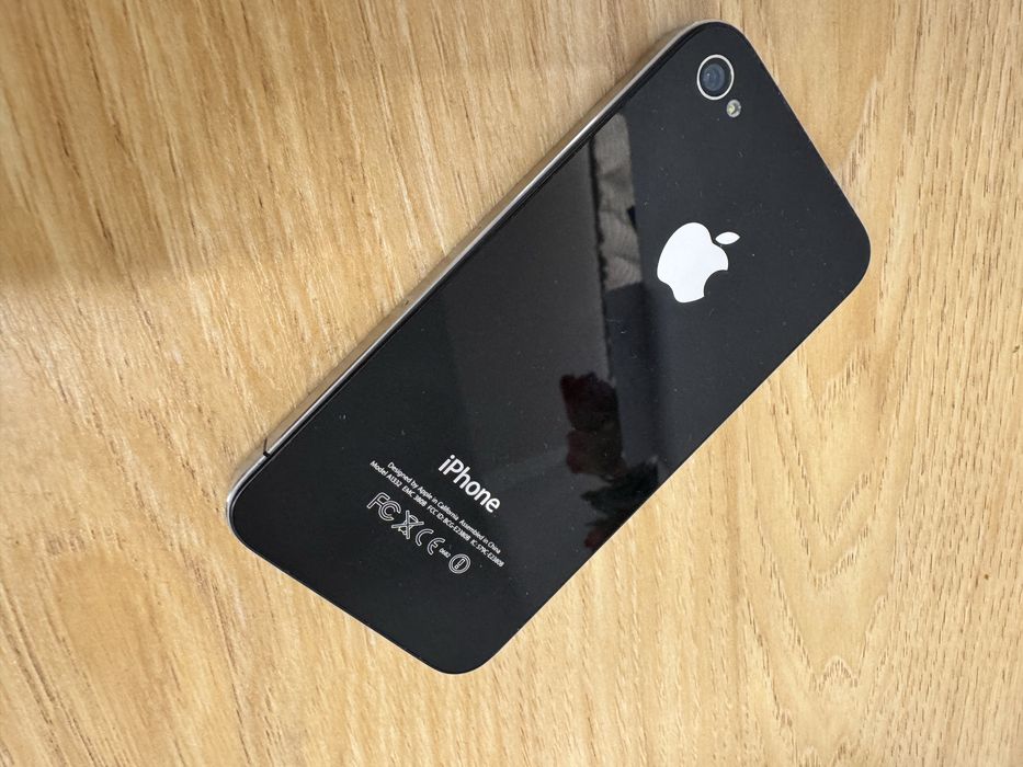 Продам Iphone 4s рабочий