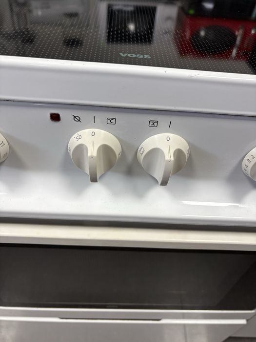 Свободно стояща печка с керамични котлони Voss 56 l