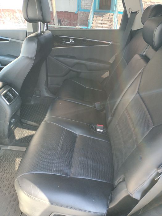 Продам машину кио соренто 2015г