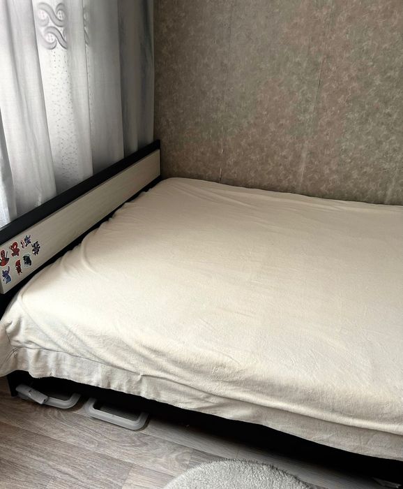 Продам двуспальную кровать