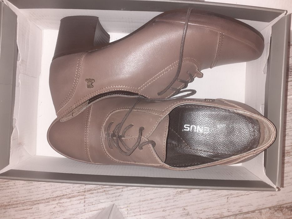 Нови, естествена кожа,  40 номер