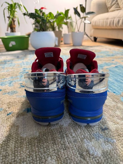 Raf simons respose trail