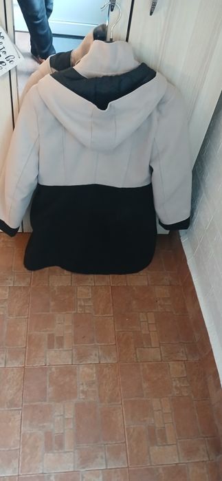 Vând haina stofă scurta