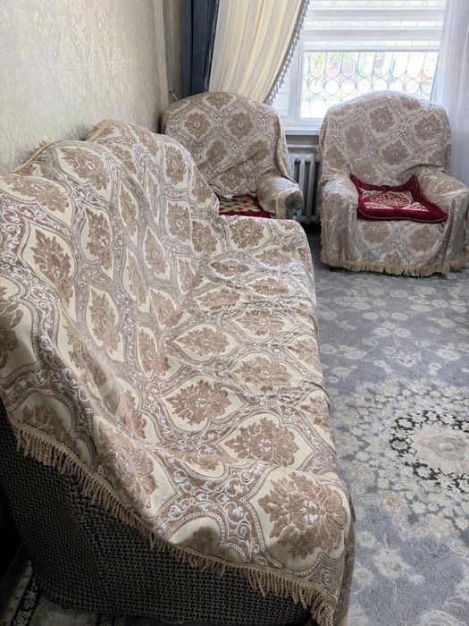 Диван и два кресла