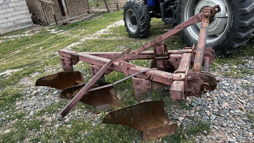Продаю плуг 5 и 3 корпусный,вместе 700 тысяч
