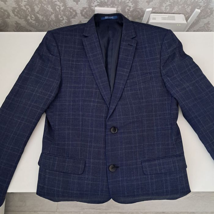 Продам костюм тройка