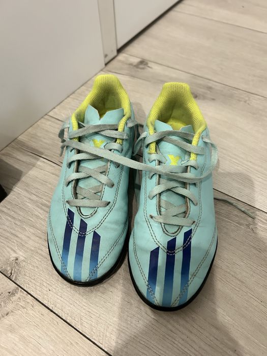 Adidasi fotbal Adidas marimea 33