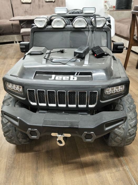 Продаётся детский электромобиль