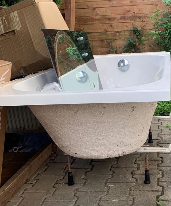 Vand cada baie in stare f buna de folosinta 70/160 m